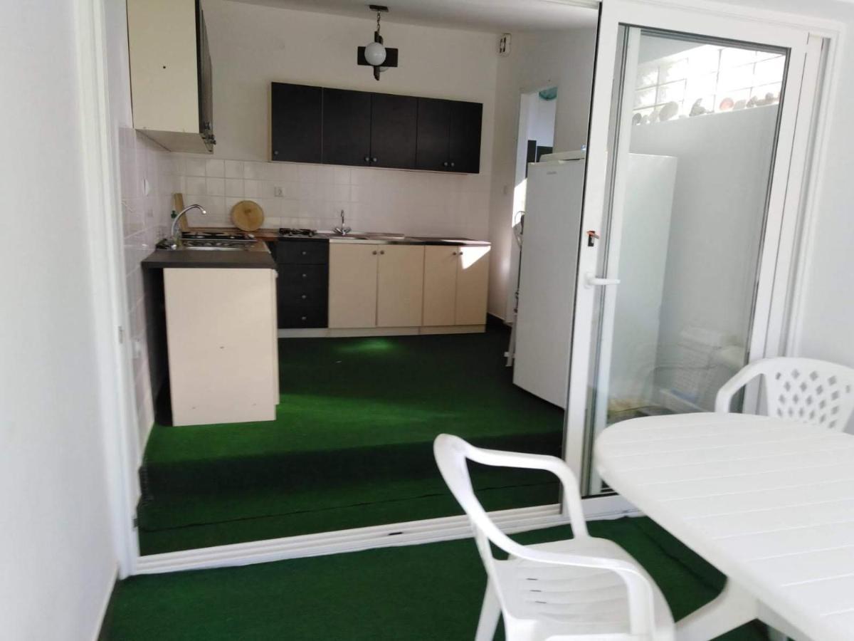 Apartments Free Parking Big Garden Peroj Bagian luar foto