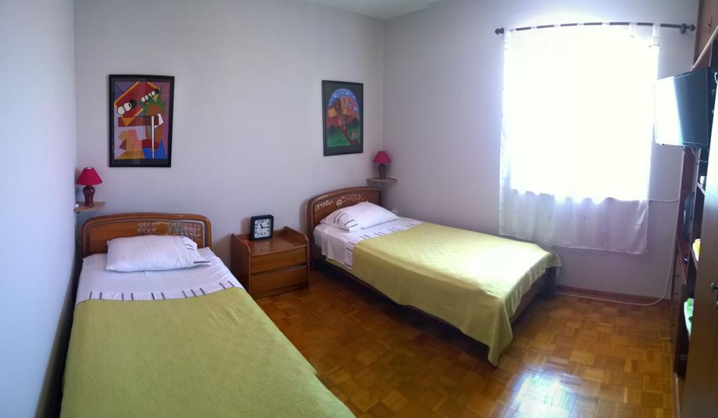 Apartments Free Parking Big Garden Peroj Bagian luar foto